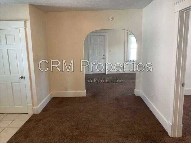 Building Photo - 837 S Armstrong St