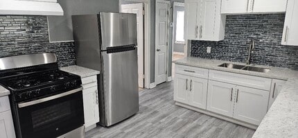 Building Photo - 7011 Hillsboro St