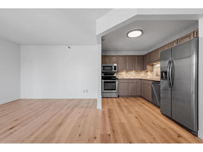 Building Photo - 78 10th St E