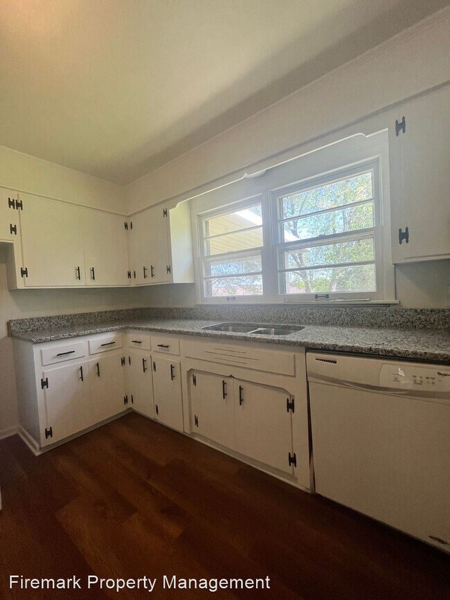 Building Photo - 3 br, 1 bath House - 207 S Fairoak St