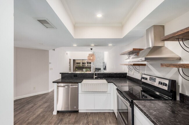 Foto del edificio - Stylish 2 Bed, 2 Bath Oasis in the Heart o...
