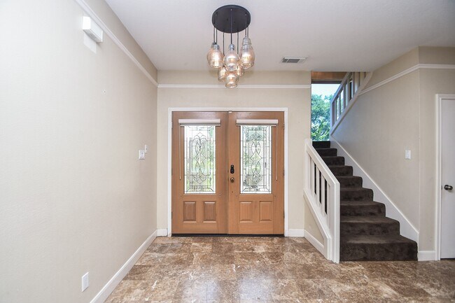 Foto del edificio - 7706 Coachwood Dr