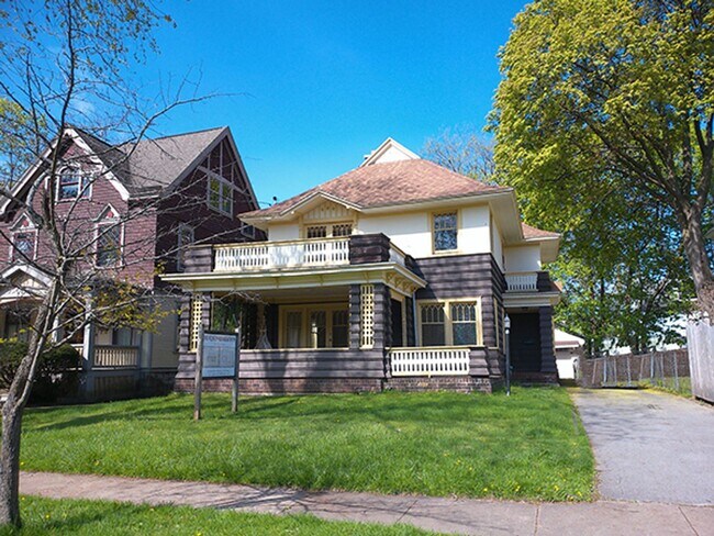 Foto del edificio - 464 Allen St
