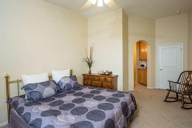 Building Photo - 447 Elegance Pl