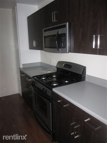 Building Photo - 1021 N Doheny Dr