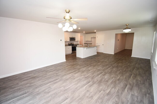 Building Photo - 6619 Colonial Dr