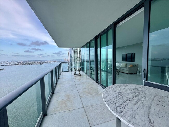 Foto del edificio - 3131 NE 7th Ave