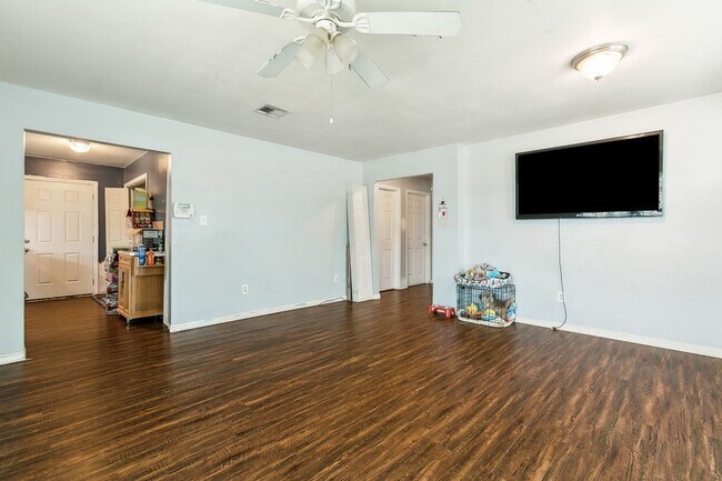 Foto del edificio - 4619 Wilson Ave