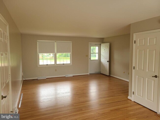 Building Photo - 490 5th St