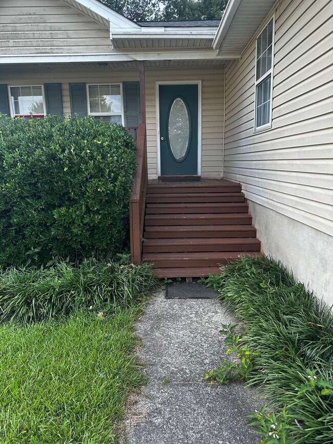 Building Photo - 213 Shipyard Ct