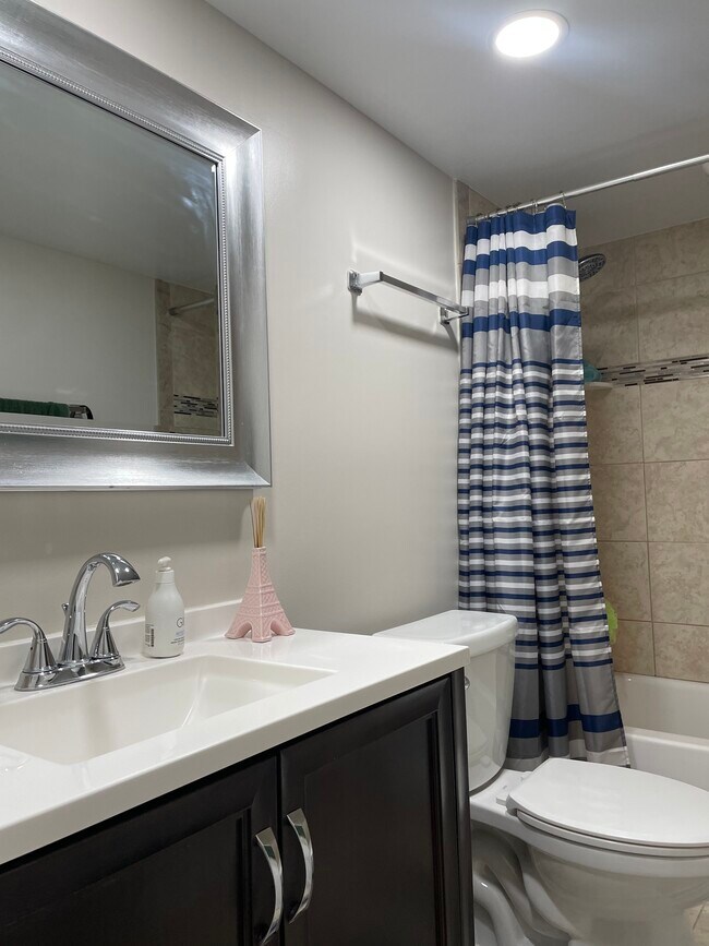 Building Photo - 450 Plum Creek Dr