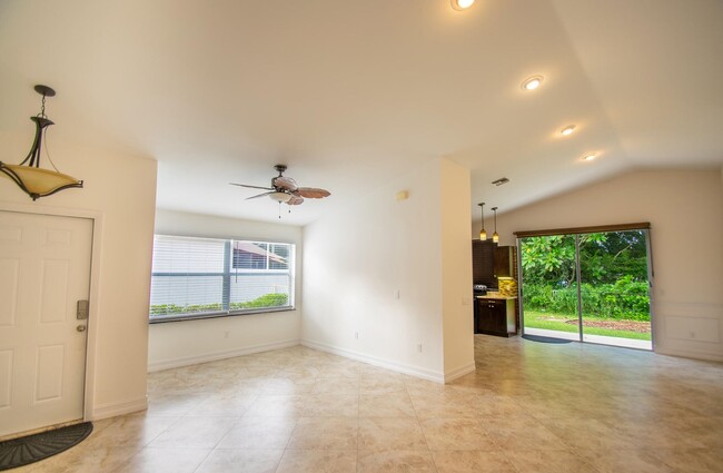 Building Photo - 7469 Kingsley Ct