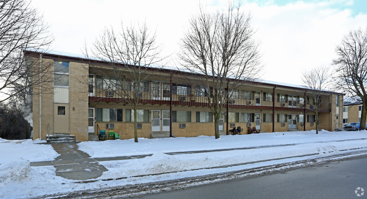 Primary Photo - Parkside Apartments