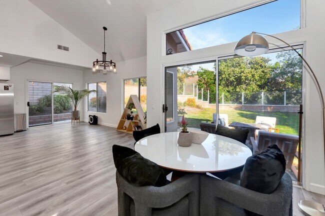 Foto del edificio - 28962 Sean Dr