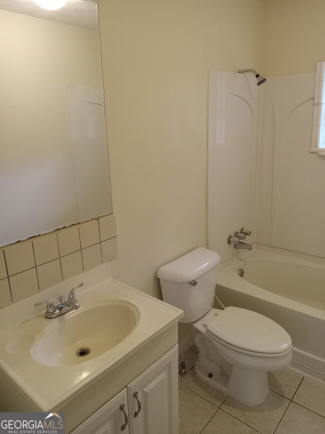 Foto del edificio - 526 N Oak St