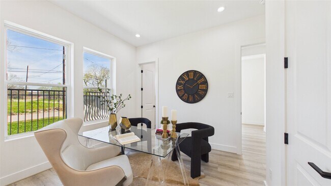 Foto del edificio - 2419 Harrington St