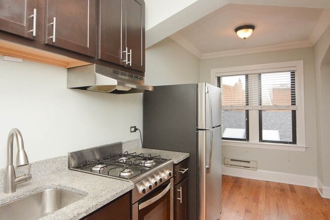 Building Photo - 4725 N Hermitage Ave