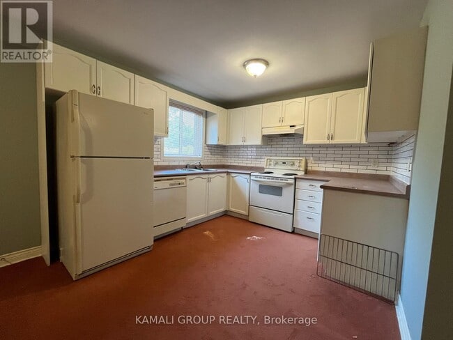 Building Photo - 73 Silver Maple Crescent