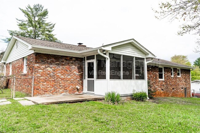 Building Photo - 4200 Crestfield Rd