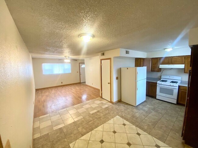 Foto del edificio - 3bed House with Garage & Fenced in Yard!