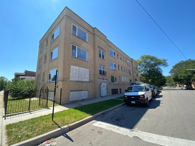 Building Photo - 1155 E 72nd St
