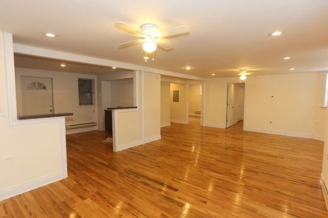 Building Photo - 1120 W Oakdale Ave