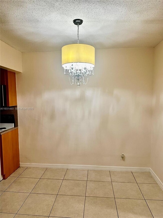 Building Photo - 1855 Plunkett St