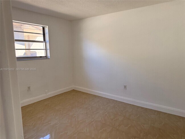 Foto del edificio - 313 NE 57th St