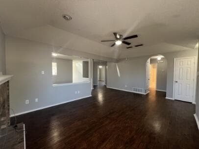 Building Photo - 6101 9th Dr