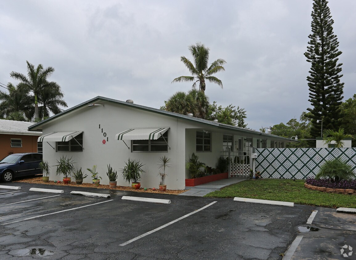 Building Photo - 1101 NE 18th Ct