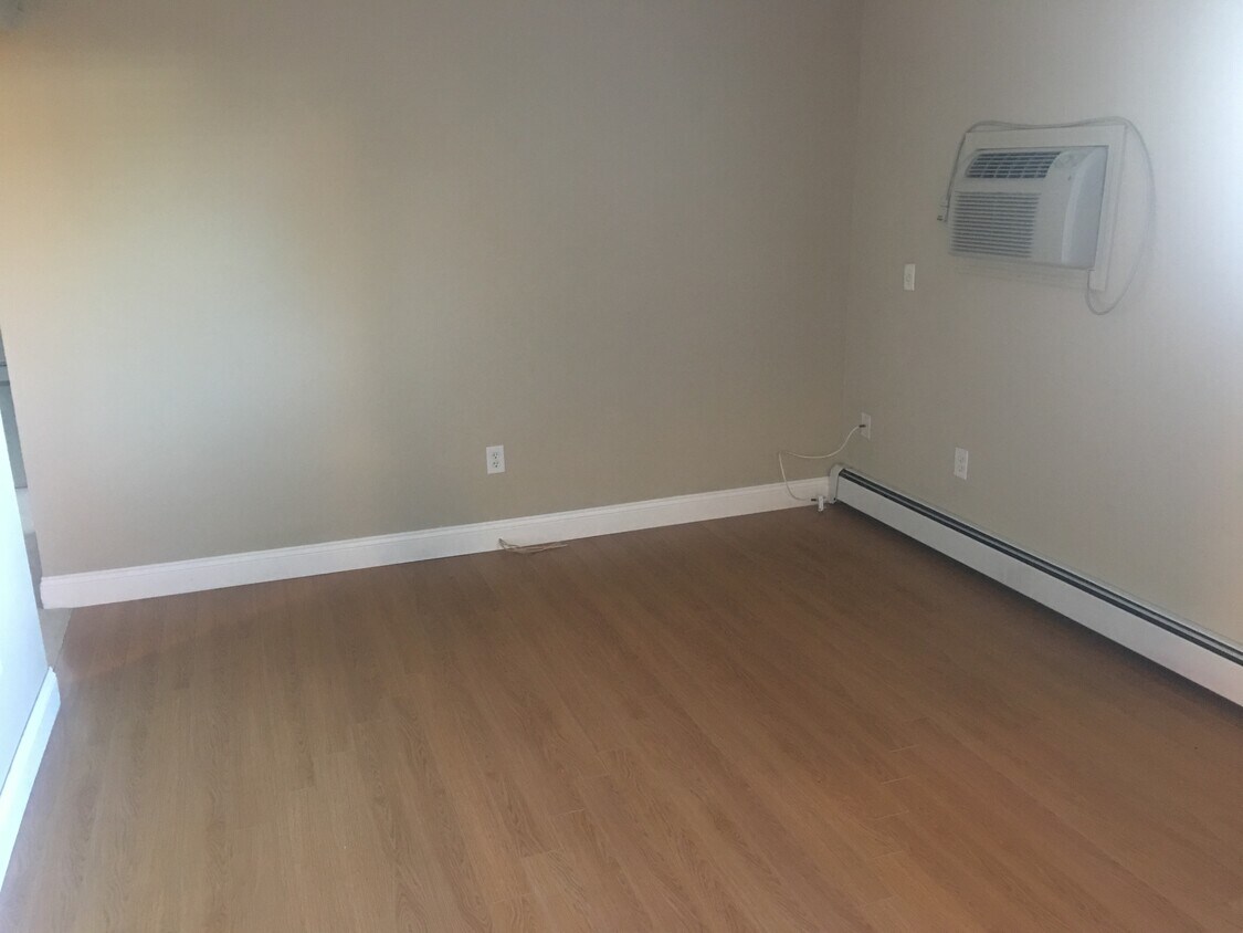 Primary Photo - 5 Birchwood Pointe