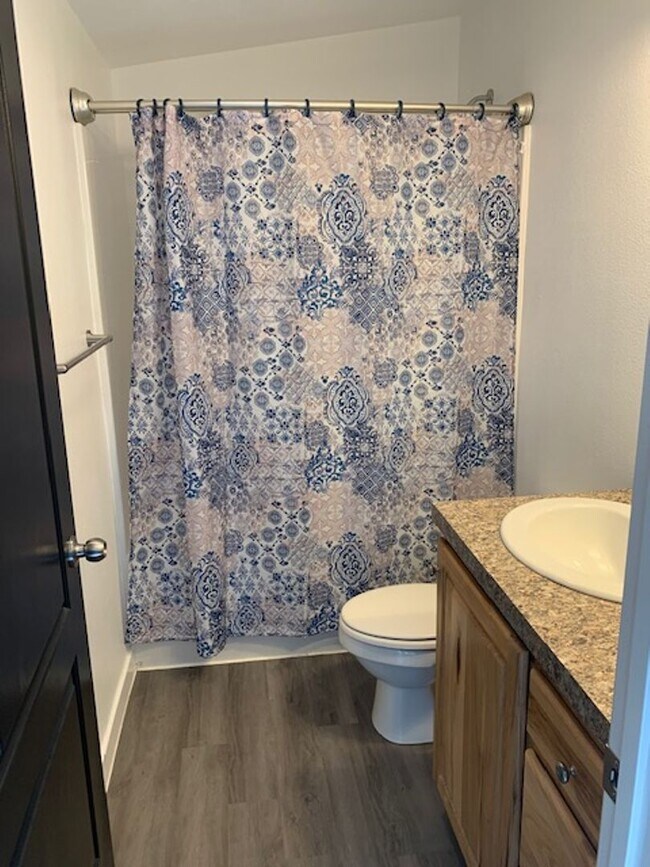 Foto del edificio - 381 Parkchester Dr