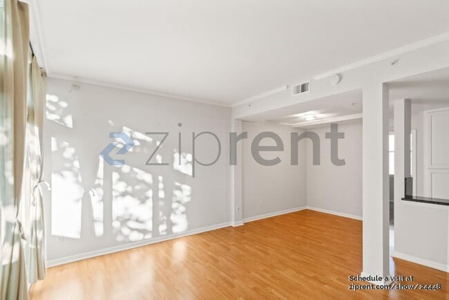 Building Photo - 334 Dunsmuir Terrace