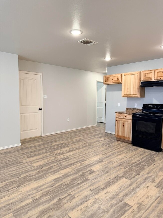 Building Photo - 1716 E 14th St