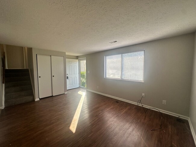 Building Photo - Beautifully Updated 3-Bed, 2-Bath Tri-Leve...