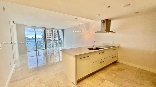 Building Photo - 465 Brickell Ave