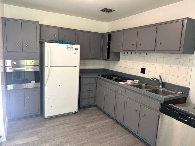 Building Photo - 3044 Wilce Ave