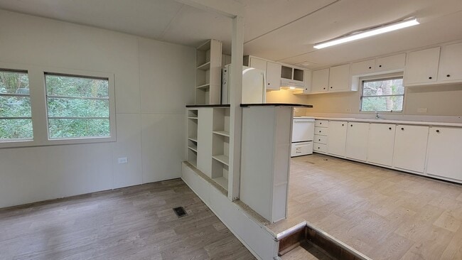 Building Photo - 5325 SE 32nd Ct