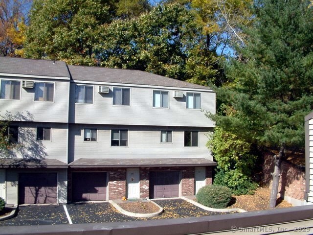 Foto del edificio - 124 Coalpit Hill Rd