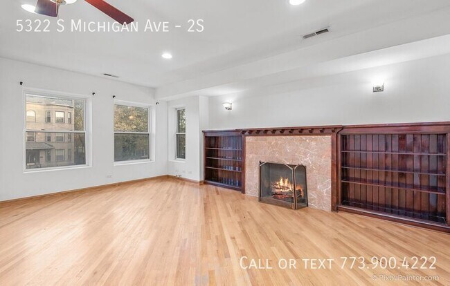 Building Photo - 1400 s/f 3bed 2 bath Bronzeville unit w/in...