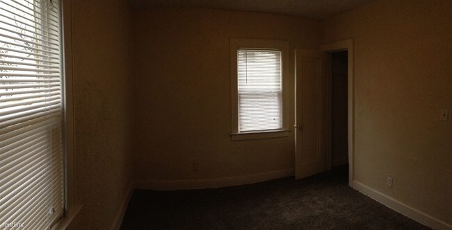 Building Photo - 2 br, 1 bath Apartment - 638 Oakdale St SE