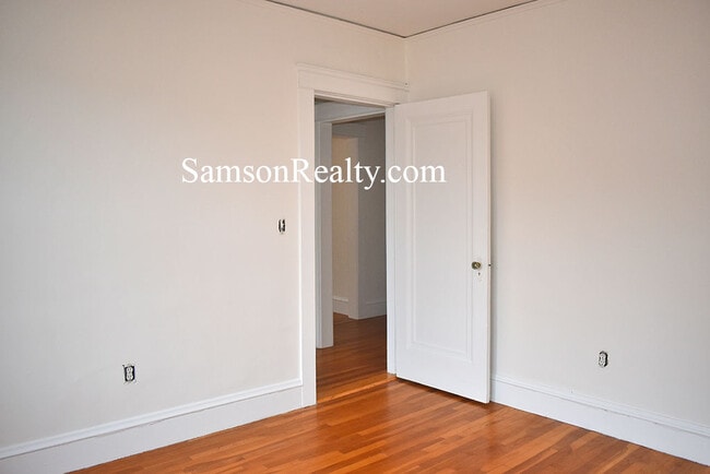 Building Photo - 40 Sessions St