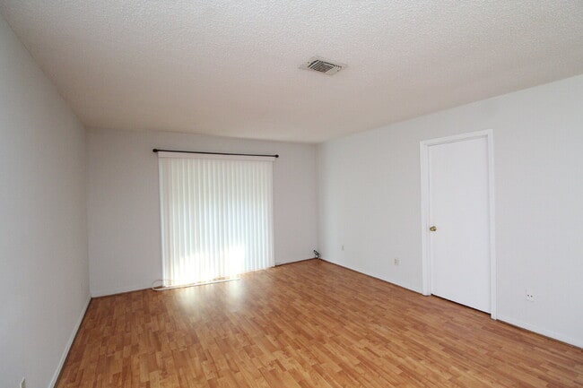 Building Photo - Move-In Ready! Updated 2BR/2BA in NE Pensa...