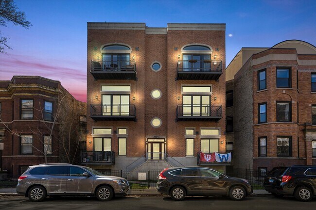 Building Photo - 3734 N Wilton Ave