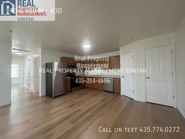 Building Photo - 390 980