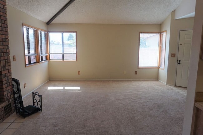 Building Photo - Corner Unit with large patio