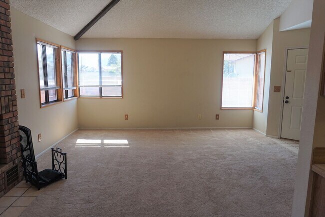 Foto del edificio - Corner Unit with large patio