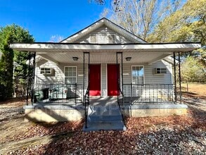 Building Photo - 532 E Iredell Ave