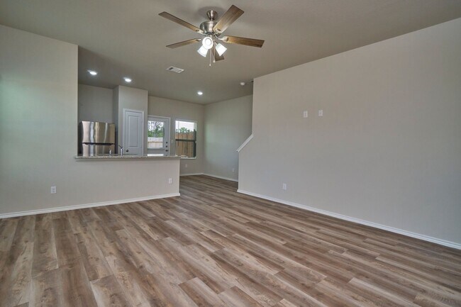 Foto del edificio - Hunters Ranch Beauty! 3 Bedroom 2 1/2 Bath Townhome