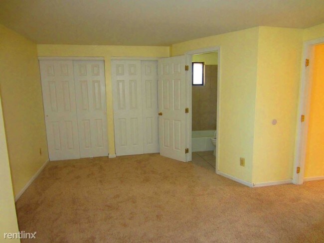 Building Photo - 3 br, 2.5 bath Townhome - 5590 Ironwood Ct.